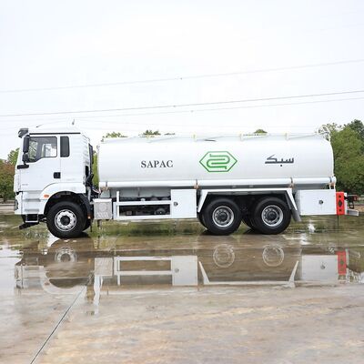 Buy Large Capacity Transport Tank Truck 6X4 Manual Transmission For Oil Storage online manufacture